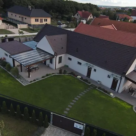 Oelyv Apartmán Fertőrákos